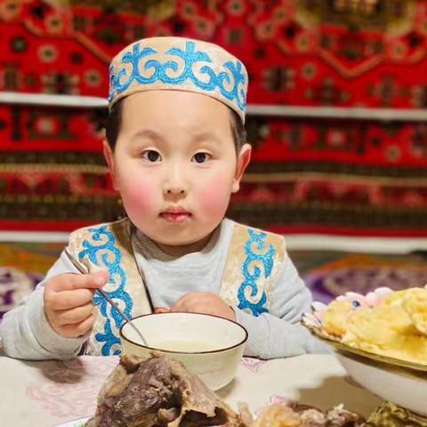 萨尔胡松乡中心幼儿园庆“纳吾热孜”走进春天里