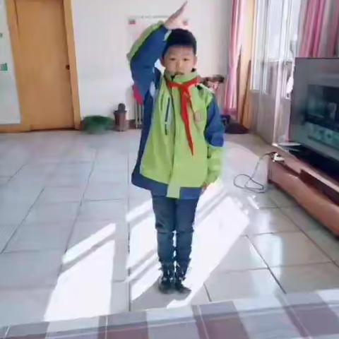 临钢小学教育集团二(12)班升旗仪式。