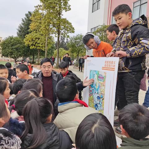 “我爱我遵义，战疫我行动”师生美术作品巡迴展在花秋镇中心学校举办