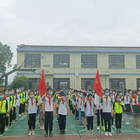 “喜迎二十大 争做好队员”——2022年望城区梅湖小学新队员入队仪式