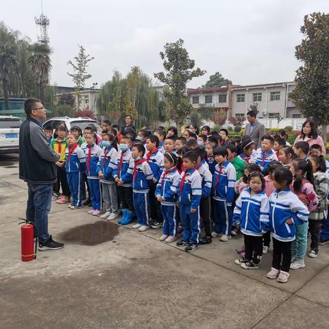 火灾无情  警钟长鸣----窑村小学消防演练