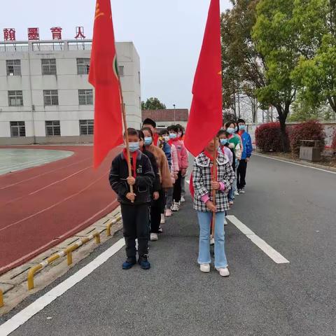 春风拂青松，祭扫以思远——宋寨小学开展清明祭扫活动