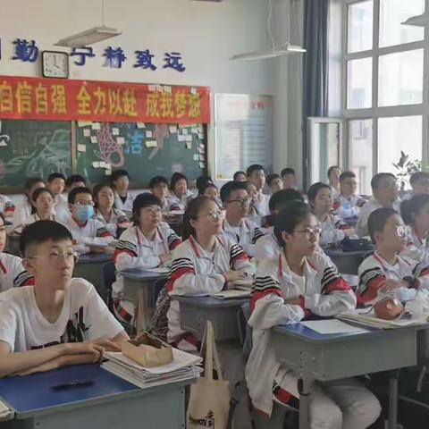 第九中学举行中考考前培训会