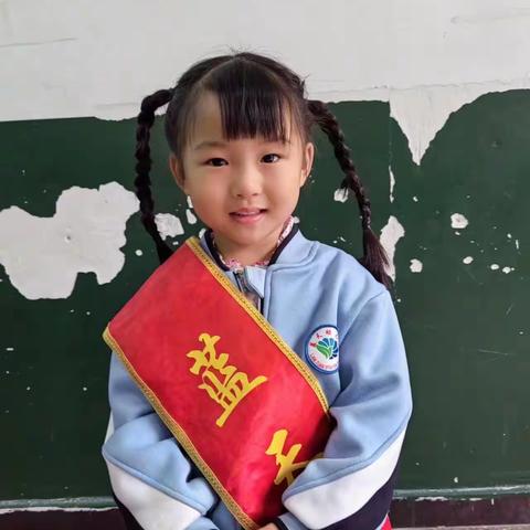 蓝天幼儿园中班一周精彩回顾。