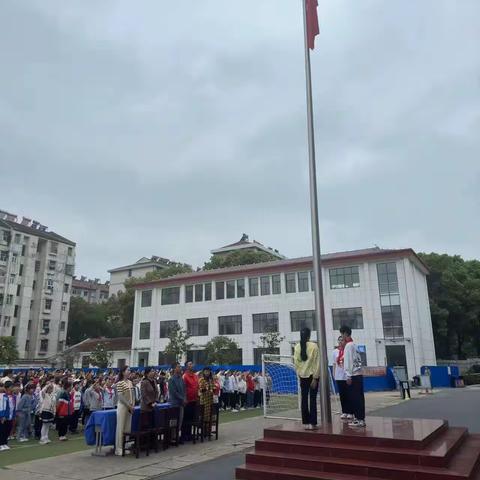 展运动风采 做快乐少年