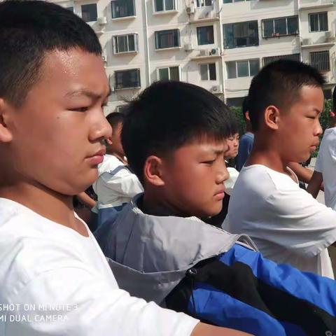 青春无悔，勇往直前