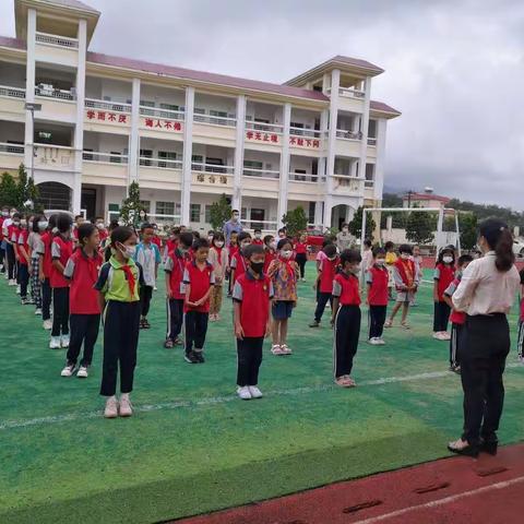 激发爱国热情      凝聚奋进力量     响水小学师生唱响爱国主义时代主旋律