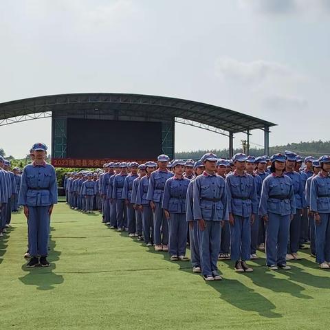 海安镇海安中学安排学生去雏鹰基地军训实践活动是为了全面加强新时代学生劳动教育，加强新时代爱国主义教育！