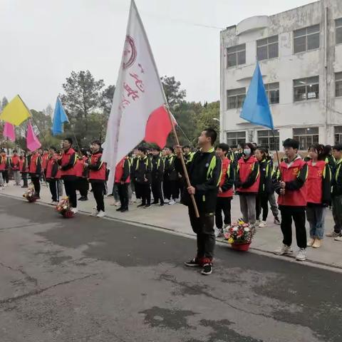 “继承先烈遗志、立志报效祖国”——无为市洪巷中心学校（本部）举行“清明祭英烈”文明实践活动