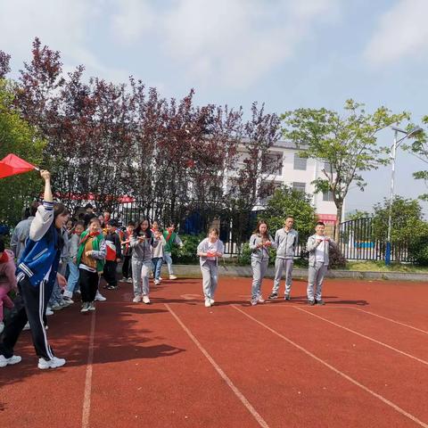 德胜小学举行“迎百年华诞，庆‘五一’劳动节”主题活动