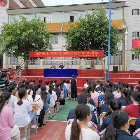 消防救援支队进校园”-河池市宜州区职业教育中心开展消防安全演练与消防知识安全知识大讲堂活动