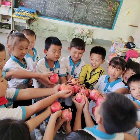 鲁戈庄小学“石榴联欢   喜迎双节”文艺庆祝活动