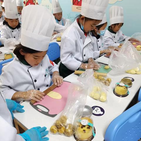 学习雷锋精神，感受幸福烘培——银川市中关村小学二年级开展研学实践活动