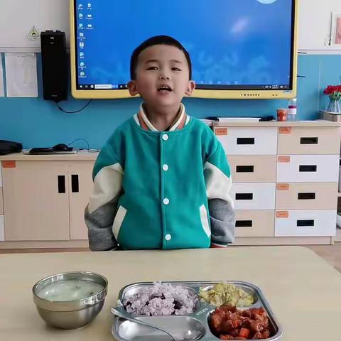 小二班小播报员—刘沐宸