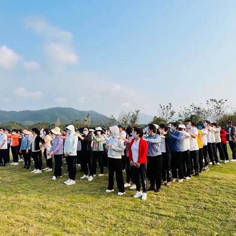 与自然为伴 携幸福同行——三亚市吉阳区南新小学工会开展“三八”妇女节活动简报