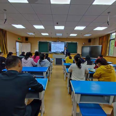 遵循学法，解读高年级教材--记金禧小学教研活动