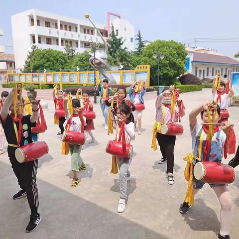 临泽镇周巷小学乡村少年宫活动之腰鼓社团