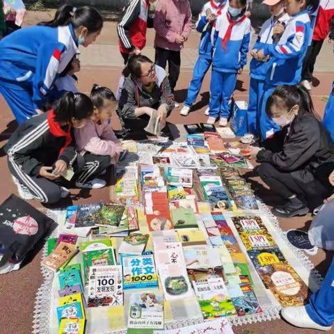 开平小学育才校区第三届图书跳蚤市场