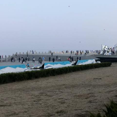 2022年4月3日，疫情中没有忘记拥抱大自然的人们