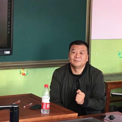 【育红小学】“领航讲坛”树方向，“深度”学习促发展