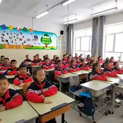 赏素读经典 品书香致远——记裕民县第一小学二年级（5）班经典诵读展示活动