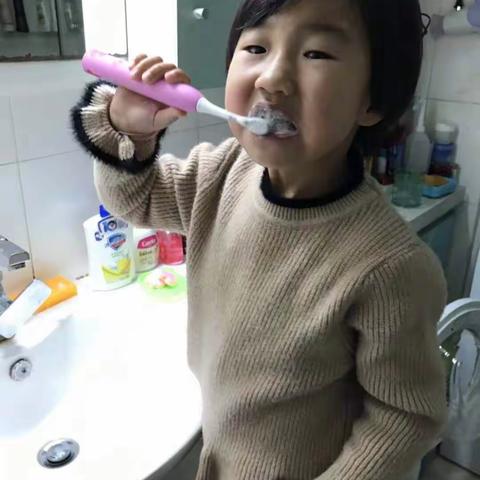 大二班生成主题活动《牙齿的秘密》之我爱刷牙