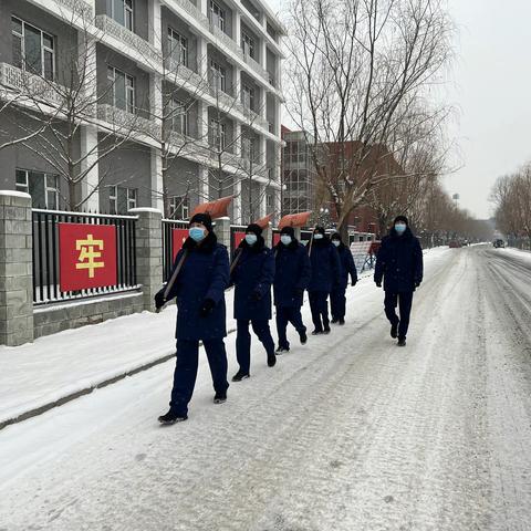 除冰扫雪，温暖同行——昌平支队组织开展“风雪无阻为人民，我为群众办实事”主题党日活动