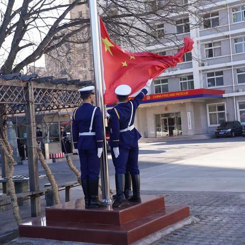 学条令促发展 守纲要强队伍—昌平支队举行升旗仪式暨队列训练