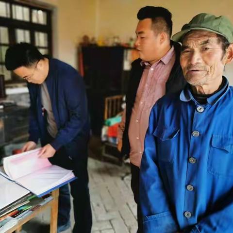 以换届为契机 持续巩固脱贫攻坚成果