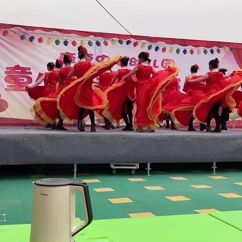 童心飞扬，放飞梦想～庞营中心幼儿园元旦汇演