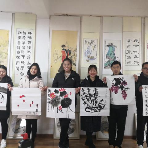 荣山中学艺体组活动交流 在美术老师的指导下 音乐体育教师完成作品 需再接再厉