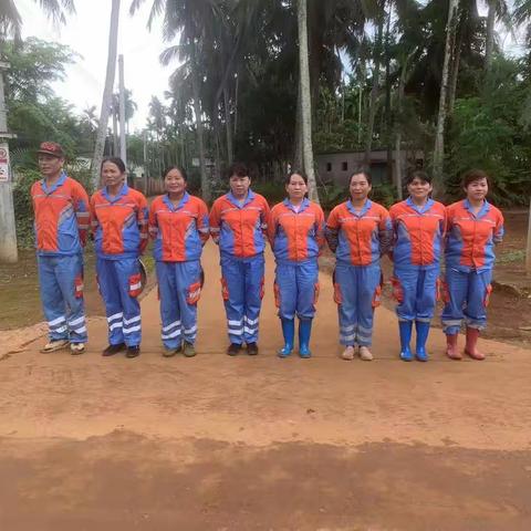 2023年5月15日，东山片区保洁员在9队、排云村人居环境卫生整治作业