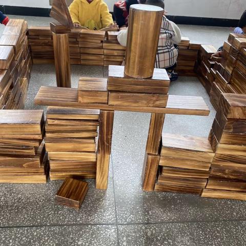 “门的变形记”中班自主搭建游戏案例