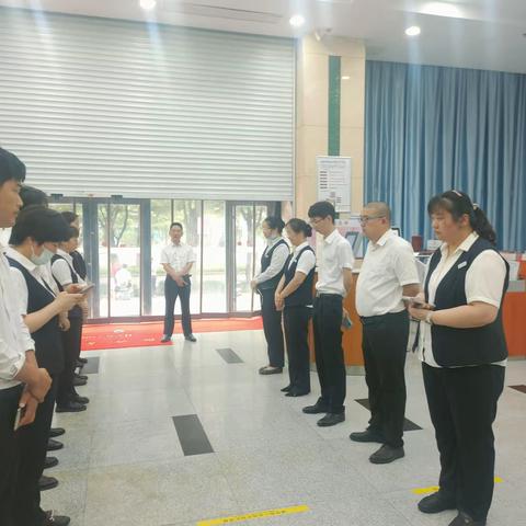城中支行营业部利用晨会时间学习《关于做好防汛防灾工作的通知》