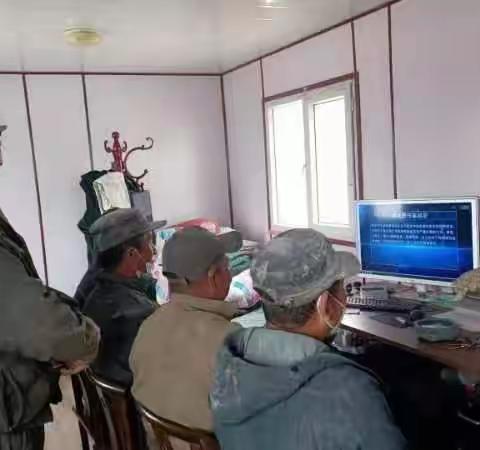 杭盖街道吉尔嘎朗图社区组织辖区企业自行观看安全警示教育片