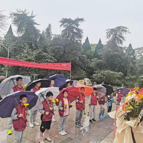 缅怀革命先烈，弘扬革命精神                龙岩师范附属第二小学六（2）班“向日葵”小分队假日活动