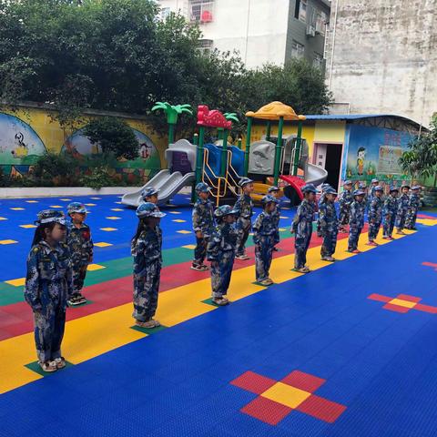 华圣幼儿园“小兵王”体智能课开始上课啦！