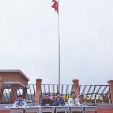 下峪镇中心小学   “开学第一课”法治进校园活动