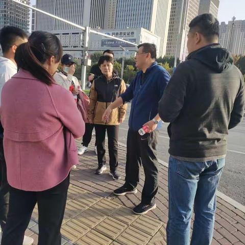 市园林和林业绿化局督导经十路绿化景观提升工程