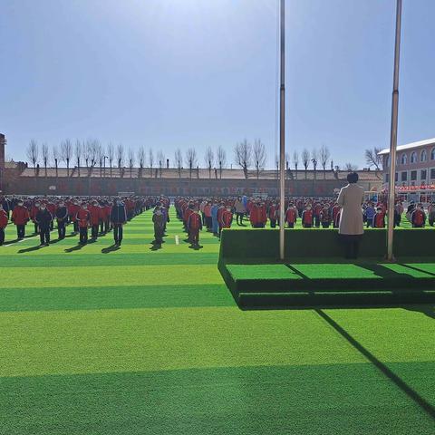 学习雷锋精神，寻找榜样力量——新兴街小学主题队会