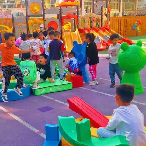 阳光下奔跑，快乐中成长——北园幼儿园大班