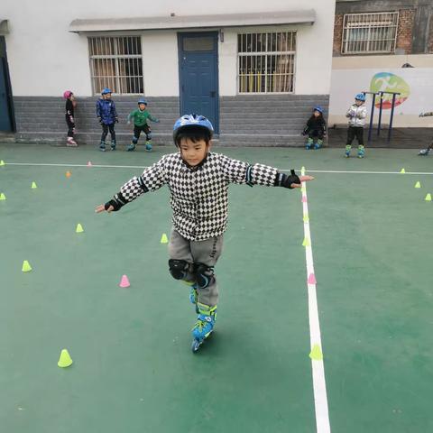 学子展风采   社团梦飞扬一一洛龙区第一实验小学安乐校区轮滑社团成果汇报