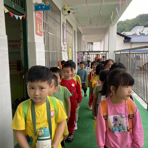 我与小学零距离———大墩小学附属幼儿园大班级幼小衔接活动