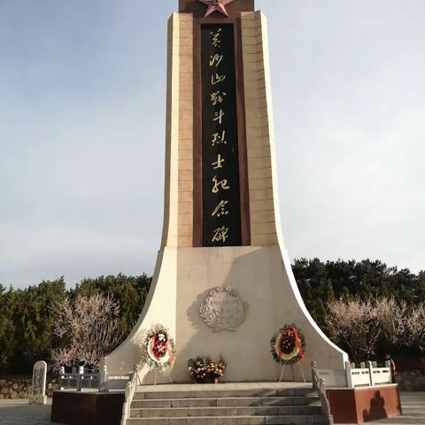 东井岭乡开展“清明祭英烈”活动