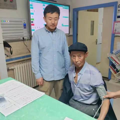 送医情暖脱贫户 关爱修筑扶贫路