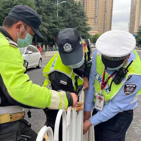 护航逐梦   交警一直在路上