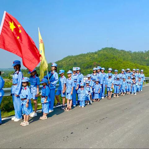 “不忘初心，爱与责任同行”爱心幼儿园教师户外拓展活动