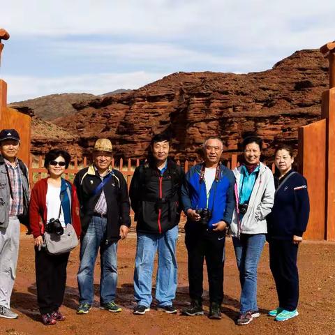 内蒙古西部梦幻大峡谷