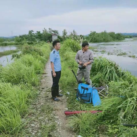 长江大堤的守护者 -滨湖村辅警刘景