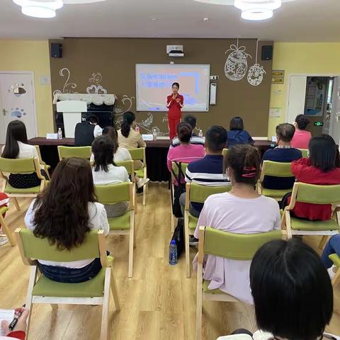 云岩区第一幼儿园举办援鄂英模报告会